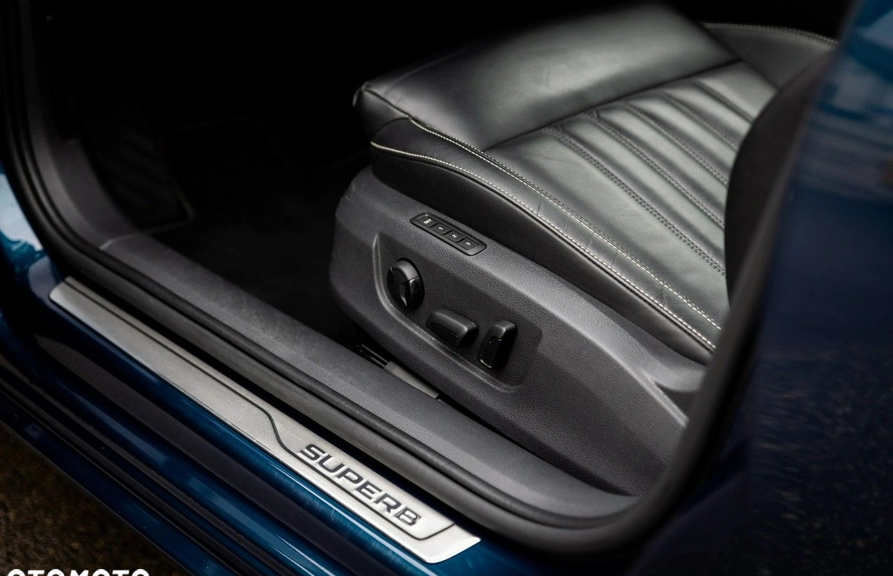 Skoda Superb cena 107777 przebieg: 98000, rok produkcji 2020 z Zawadzkie małe 562